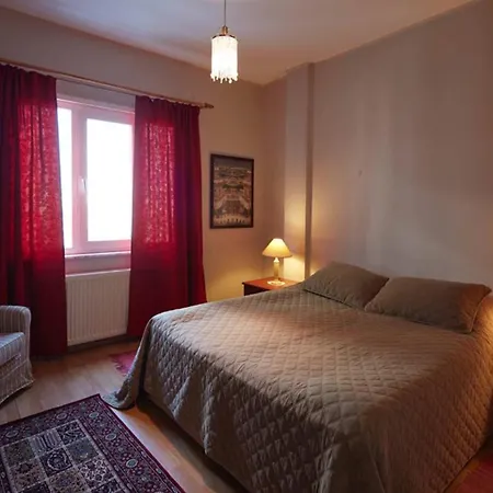 Cozy Next To Taksim Square Apartment